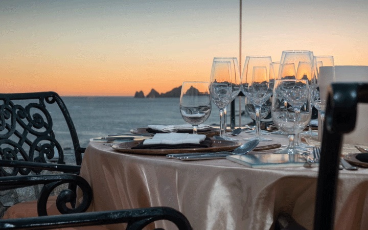A romantic honeymoon dinner table for two at Mexico Grand Hotel